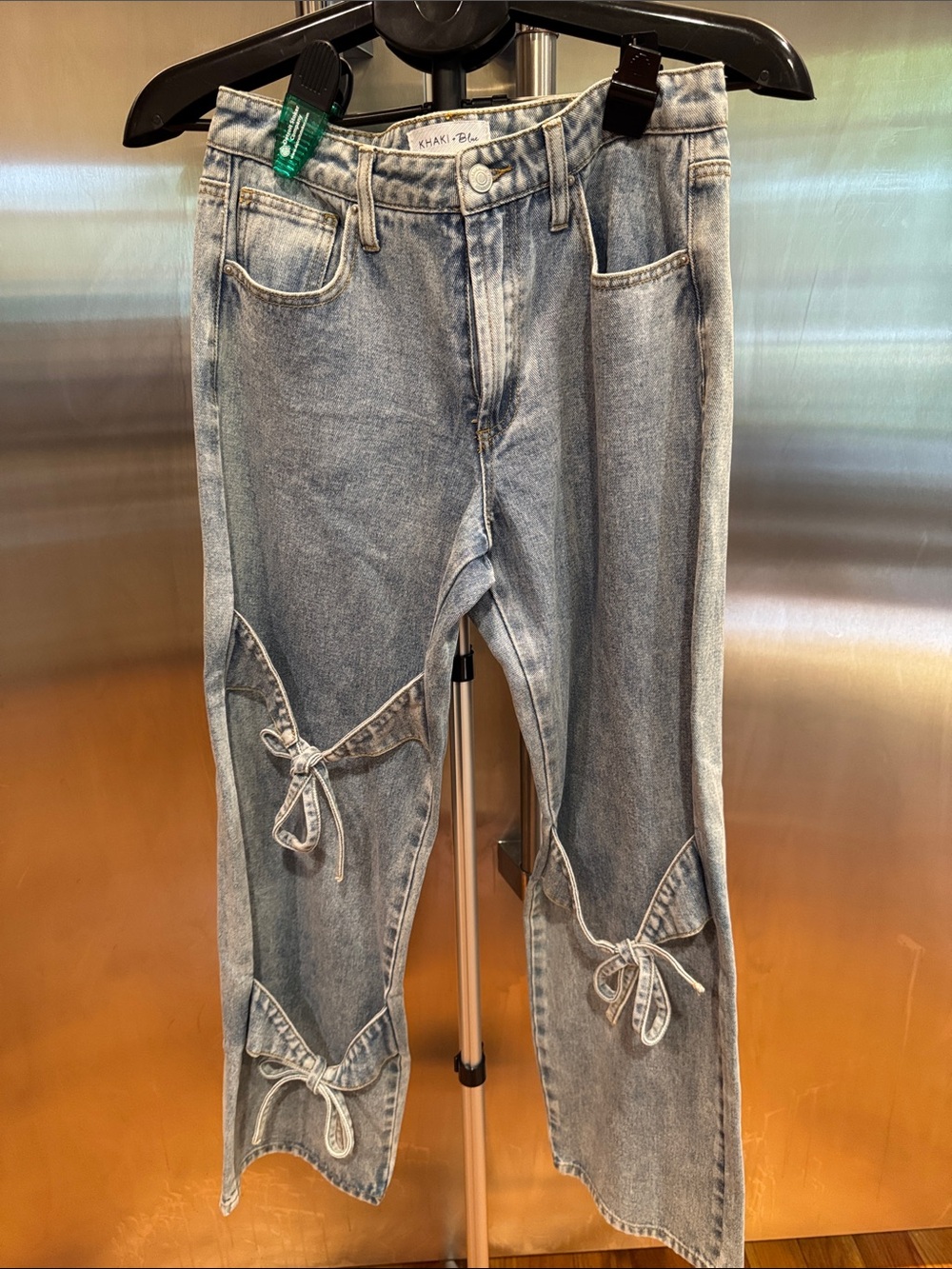 NWOT KHAKI+Blue Bow Accent Light Wash Jeans
